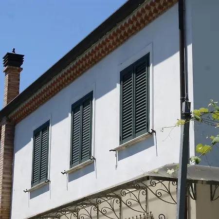 Alojamento de Acomodação e Pequeno-almoço Le Tre Querce Di Casa Mia 4*